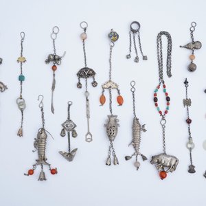 Une collection variée en argent incrusté d'agate et jade, Chine, 19/20ème — photo 3