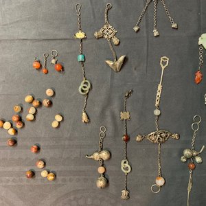 Une collection variée en argent incrusté d'agate et jade, Chine, 19/20ème — photo 4