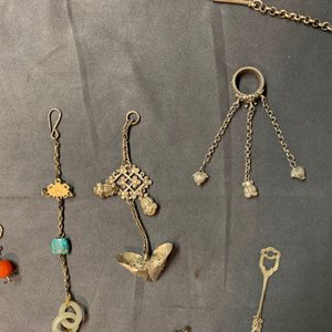 Une collection variée en argent incrusté d'agate et jade, Chine, 19/20ème — photo 5