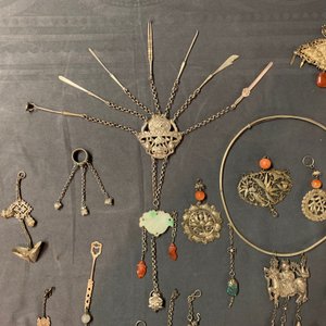 Une collection variée en argent incrusté d'agate et jade, Chine, 19/20ème — photo 6
