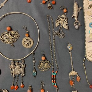 Une collection variée en argent incrusté d'agate et jade, Chine, 19/20ème — photo 8