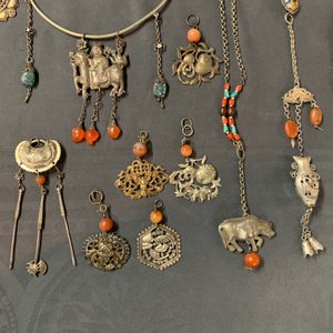 Une collection variée en argent incrusté d'agate et jade, Chine, 19/20ème — photo 9