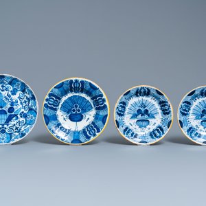 Une collection variée en faïence de Delft en bleu, blanc et polychrome, 18ème — photo 4