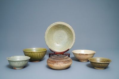 Une collection variée en grès émaillé, Thaïlande, Sawankhalok, 15ème et après