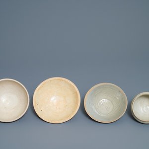 Une collection variée en grès porcelaineux à couverte qingbai et crème, Song et après — photo 6