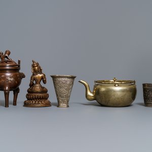 Une collection variée en metal paktong, bronze doré et argent, Chine et Inde, 17ème et après — photo 3
