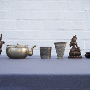 Une collection variée en metal paktong, bronze doré et argent, Chine et Inde, 17ème et après — photo 9