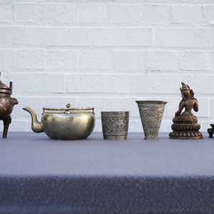Une collection variée en metal paktong, bronze doré et argent, Chine et Inde, 17ème et après — photo 10