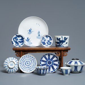 Une collection variée en porcelaine de Chine 'Bleu de Hue' pour le Vietnam, 19ème — photo 1