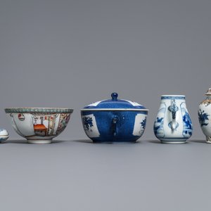 Une collection variée en porcelaine de Chine bleu et blanc et famille rose, Kangxi et après — photo 3