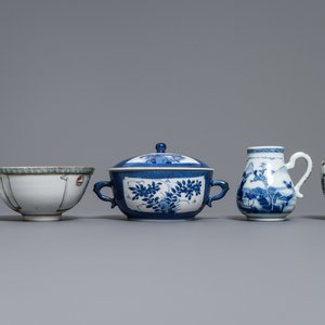 Une collection variée en porcelaine de Chine bleu et blanc et famille rose, Kangxi et après — photo 4