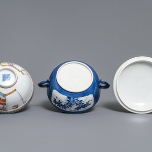 Une collection variée en porcelaine de Chine bleu et blanc et famille rose, Kangxi et après — photo 7