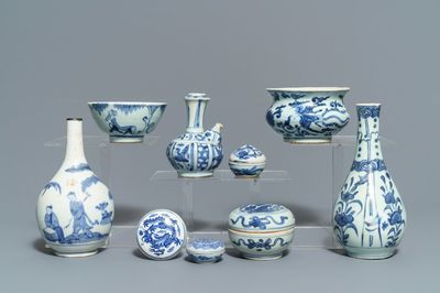 Une collection variée en porcelaine de Chine bleu et blanc, Ming et après