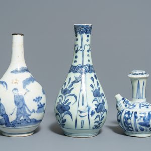 Une collection variée en porcelaine de Chine bleu et blanc, Ming et après — photo 2