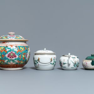 Une collection variée en porcelaine de Chine famille rose et une théière en grès de Yixing, 18/19ème — photo 5