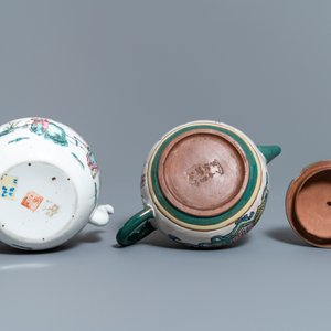 Une collection variée en porcelaine de Chine famille rose et une théière en grès de Yixing, 18/19ème — photo 9