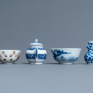 Une collection variée en porcelaine de Chine, Kangxi et après — photo 17