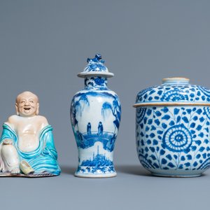 Une collection variée en porcelaine de Chine, Kangxi et après — photo 8