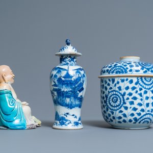 Une collection variée en porcelaine de Chine, Kangxi et après — photo 9