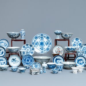 Une collection variée en porcelaine de Chine, Ming et après — photo 1