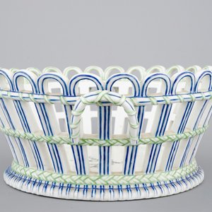 Une corbeille et son présentoir en porcelaine de Niderviller, 18/19ème — photo 5