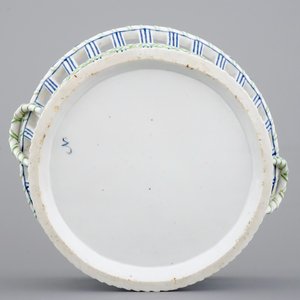 Une corbeille et son présentoir en porcelaine de Niderviller, 18/19ème — photo 7