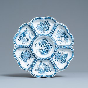Une coupe à épices lobée en faïence de Delft en bleu et blanc à décor d'oiseaux, fin du 17ème — photo 1