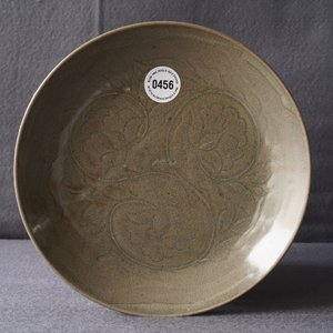Une coupe de type Yaozhou céladon à décor incisé, prob. Song — photo 13