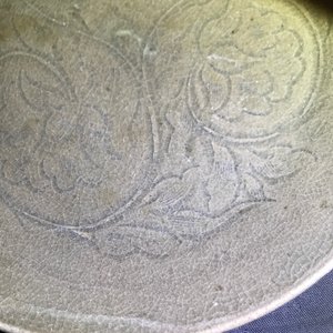 Une coupe de type Yaozhou céladon à décor incisé, prob. Song — photo 5