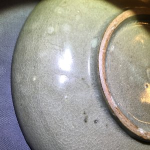 Une coupe de type Yaozhou céladon à décor incisé, prob. Song — photo 9