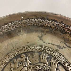 Une coupe en argent à décor d'un simurgh, empire sassanide, Perse, 6/8ème — photo 12