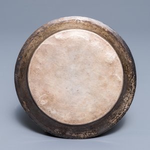 Une coupe en argent gravé à médaillon doré, Sino-Tibet, 19/20ème — photo 2