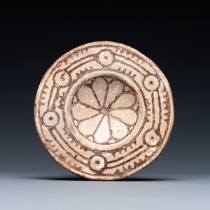 Une coupe en céramique à décor ornemental, Empire byzantin ou romain d'Orient, 6/10ème — photo 1