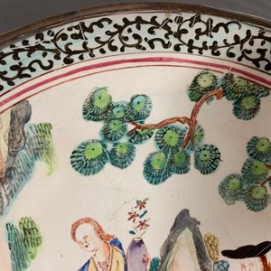 Une coupe en émaux de Canton à décor européen, Chine, Qianlong — photo 4
