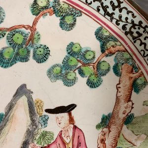 Une coupe en émaux de Canton à décor européen, Chine, Qianlong — photo 5