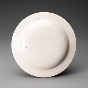 Une coupe en faïence de Castelli polychrome à décor d'après Antonio Tempsta, ateliers Grue, Italie, 18ème — photo 2