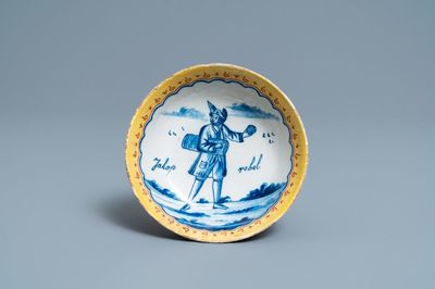 Une coupe en faïence de Delft polychrome portant l'inscription 'Jakop rebel', 18ème
