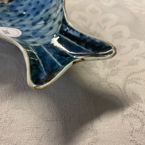 Une coupe en forme de carpe en porcelaine de Chine en bleu et blanc de type ko-sometsuke pour le marché japonais, Tianqi — photo 4