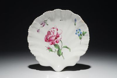 Une coupe en forme de coquille en faïence de l'Est, Joseph Hannong, Strasbourg, 18ème