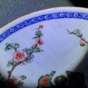 Une coupe en forme de coquille en porcelaine de Chine famille verte, Kangxi — photo 6