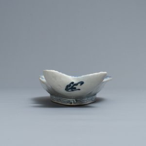 Une coupe en forme de poisson en porcelaine Arita de Japon en bleu et blanc, Edo, 18ème — photo 6