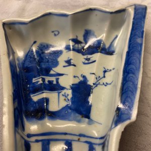 Une coupe en forme d'éventail en porcelaine de Chine en bleu et blanc de type ko-sometsuke pour le marché japonais, Tianqi/Chongzhen — photo 13