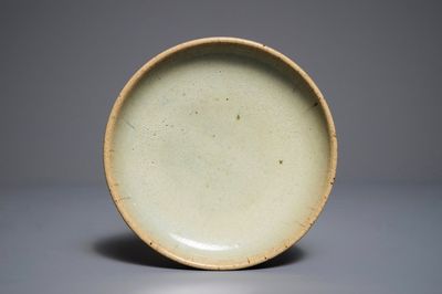 Une coupe en grès Junyao, inscription sur la base, Song