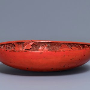 Une coupe en laque de Chine à décor floral, 18/19ème — photo 3