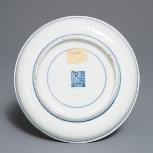 Une coupe en porcelaine bleu et blanc Ai-Kutani de Japon à décor de deux cerfs, Edo, 17ème — photo 2
