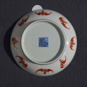 Une coupe en porcelaine de Chine à décor de chauve-souris, marque et époque de Qianlong — photo 4