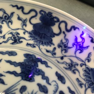 Une coupe en porcelaine de Chine bleu et blanc à décor de grues, marque et époque de Yongzheng — photo 3