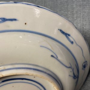 Une coupe en porcelaine de Chine en bleu, blanc et rouge de cuivre, marque de Chenghua, Kangxi — photo 5