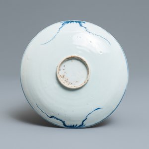 Une coupe en porcelaine de Chine en bleu et blanc à décor de calligraphie, Tianqi — photo 2