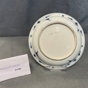 Une coupe en porcelaine de Chine en bleu et blanc à décor de canards, Wanli — photo 5